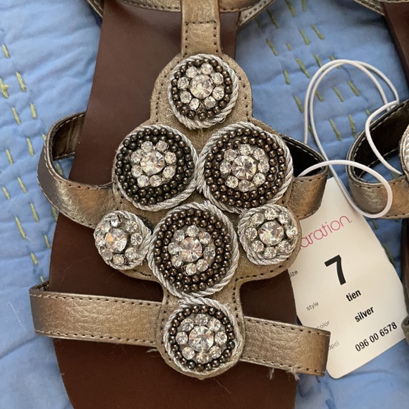 Xhilaration Flat Sandal - Picture 4 of 11